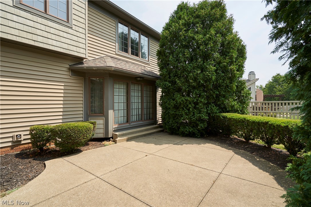 4350 Bramble Drive Property Photo 5