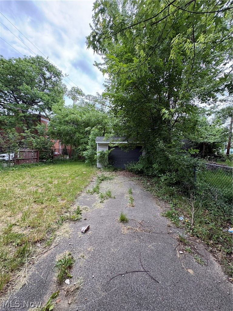 13010 Parkhill Avenue Property Photo 4