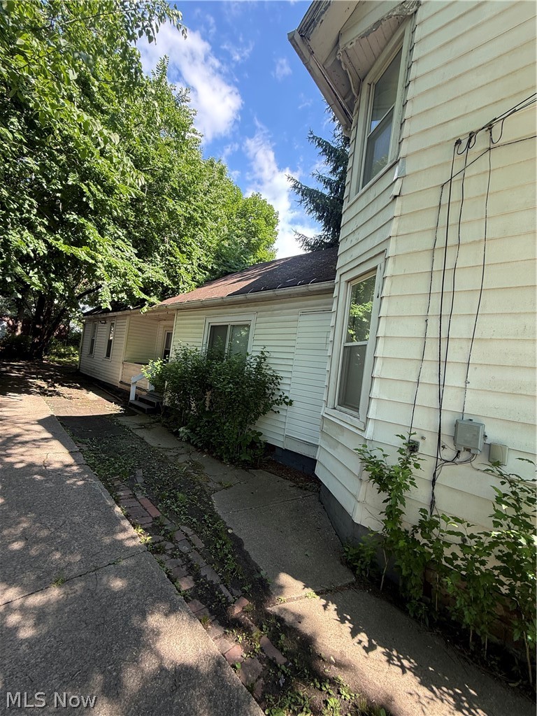 3437 E 69th Street Property Photo 3