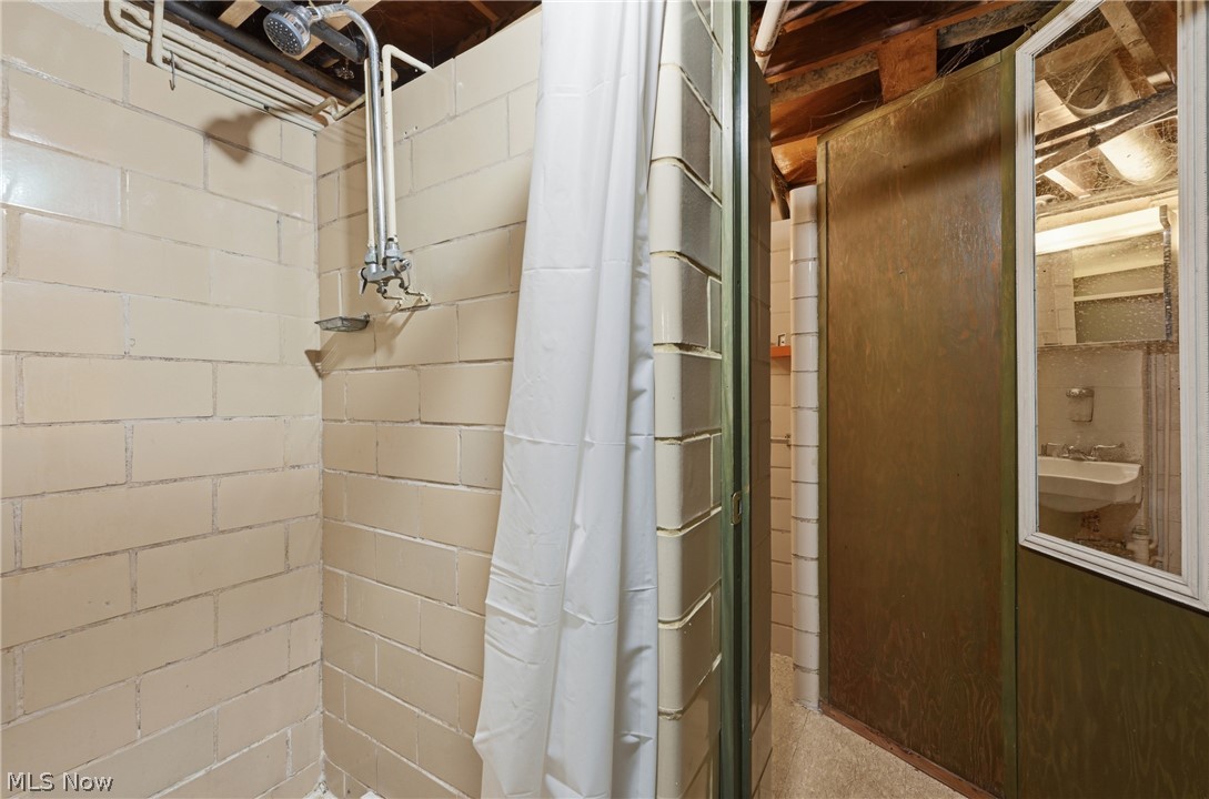 404 Elizabeth Street Property Photo 22