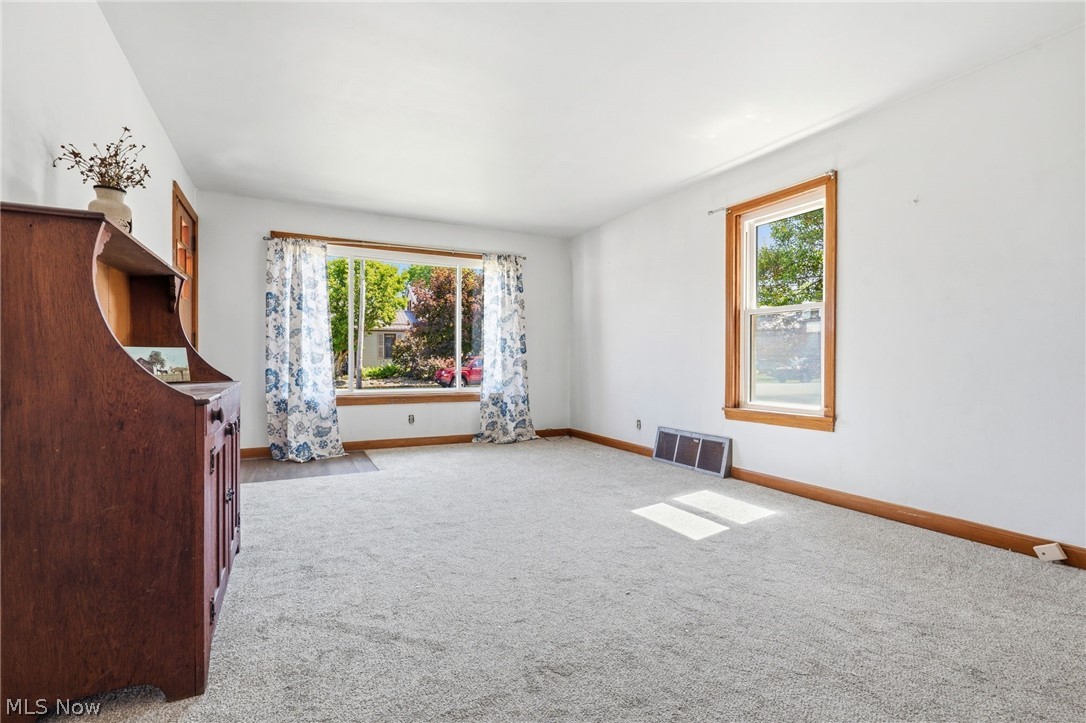 577 5th Street Property Photo 4