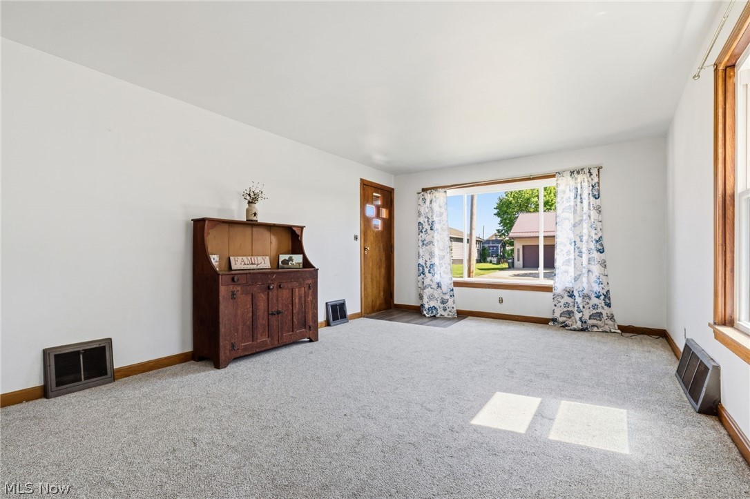 577 5th Street Property Photo 5
