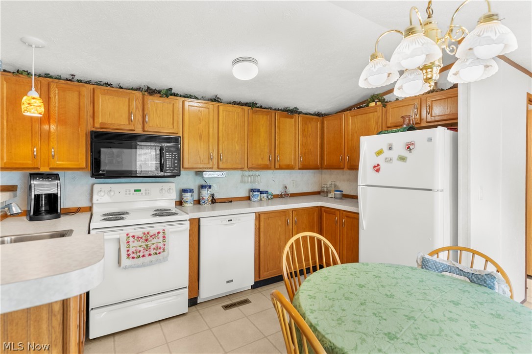 6886 Lindsley Avenue Property Photo 6