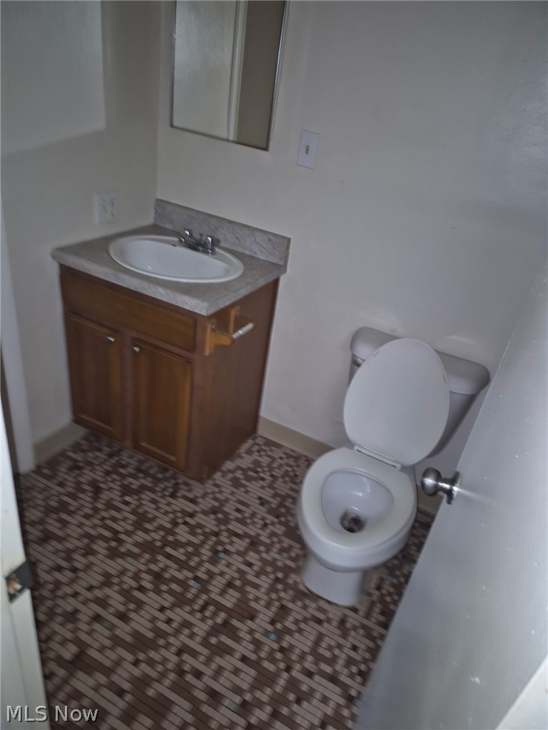640 Lakeside Drive 8 Property Photo 5