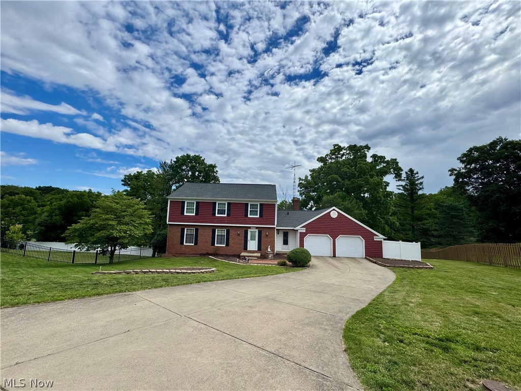 1679 Lakeview Square Ne Property Photo 1