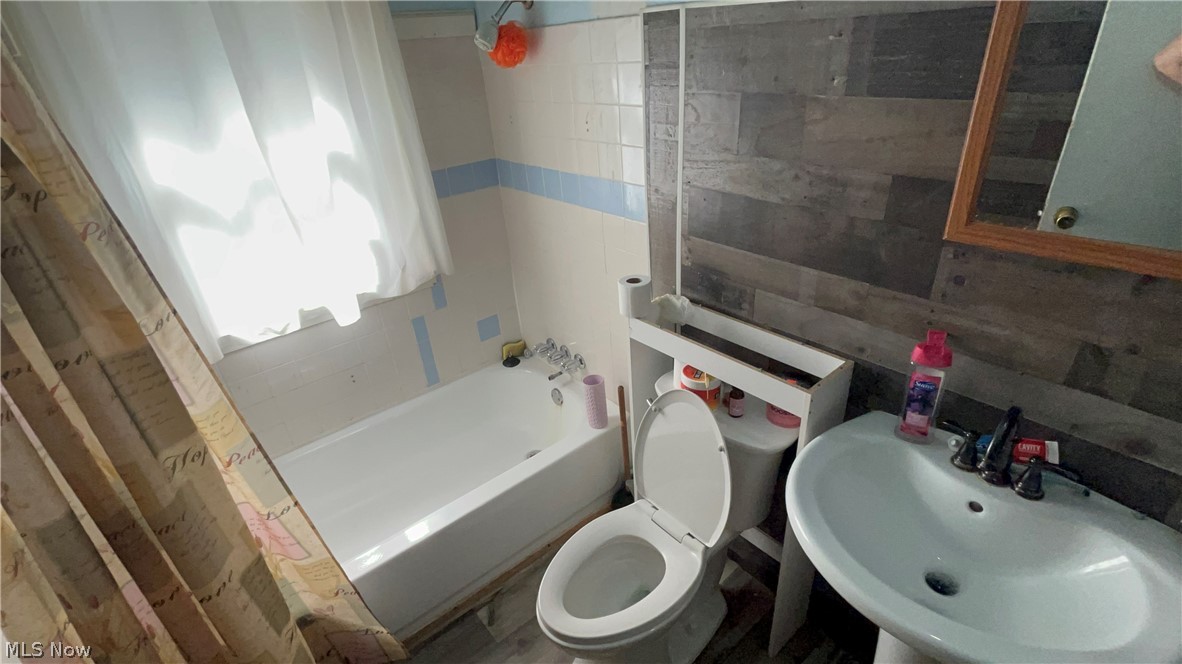 11619 Lenacrave Avenue Property Photo 4