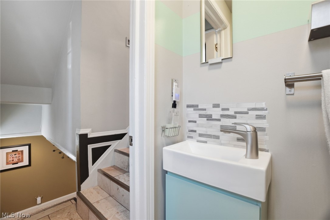 3331 Kenmore Road Property Photo 15