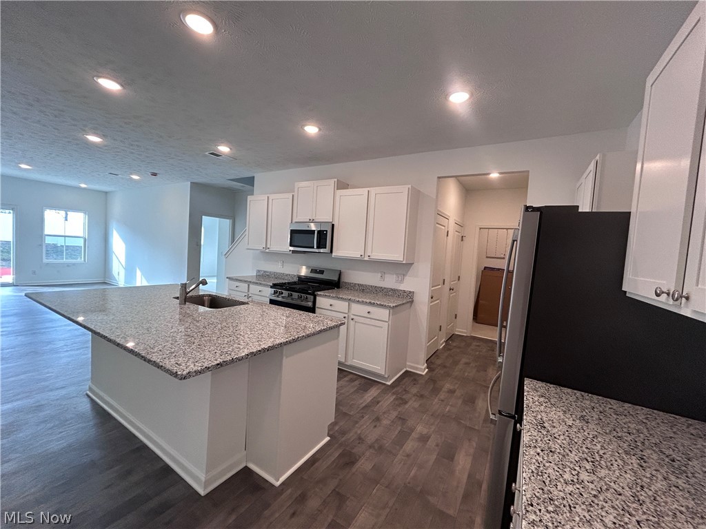 5076 Shepherds Glen Property Photo 3