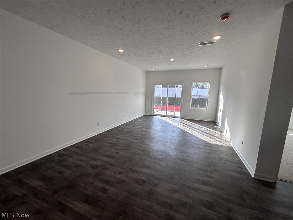 5076 Shepherds Glen Property Photo 6