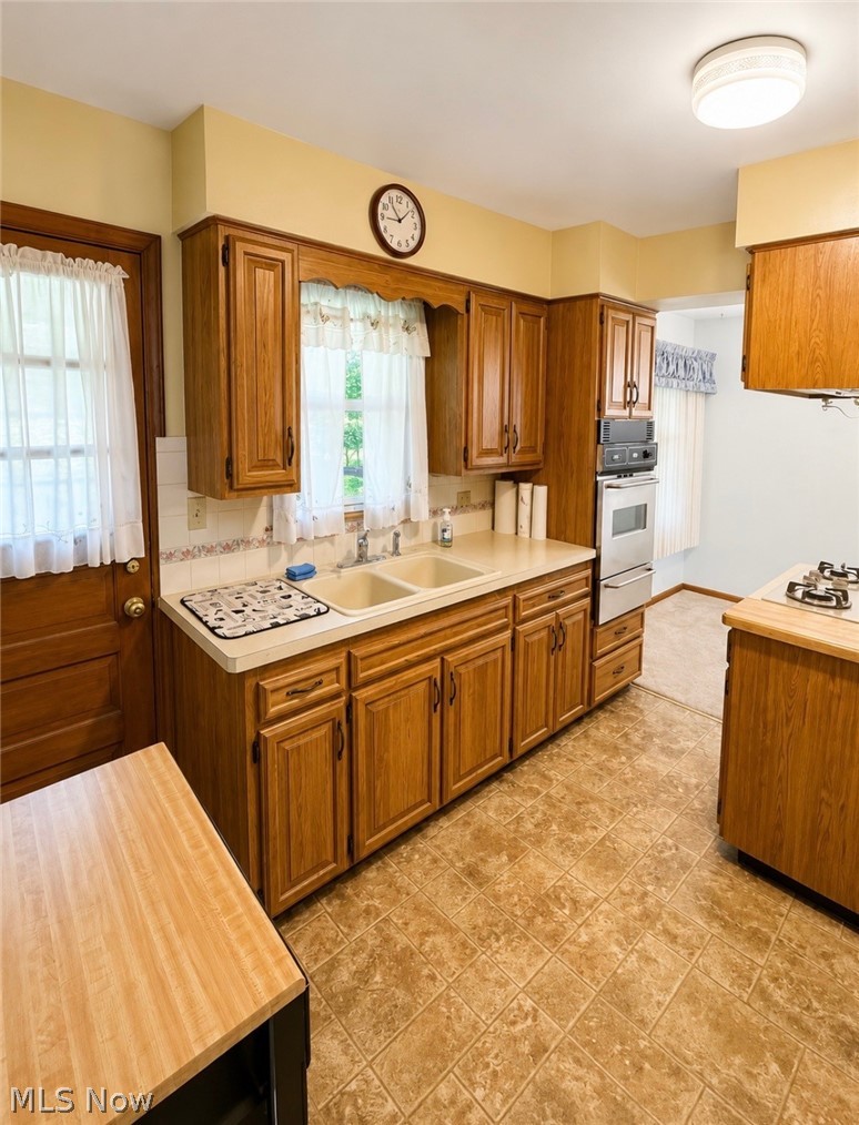 4345 Woodleigh Lane Property Photo 8