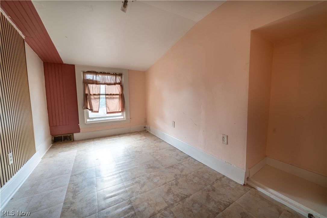 224 Meadowbrook Avenue Property Photo 12