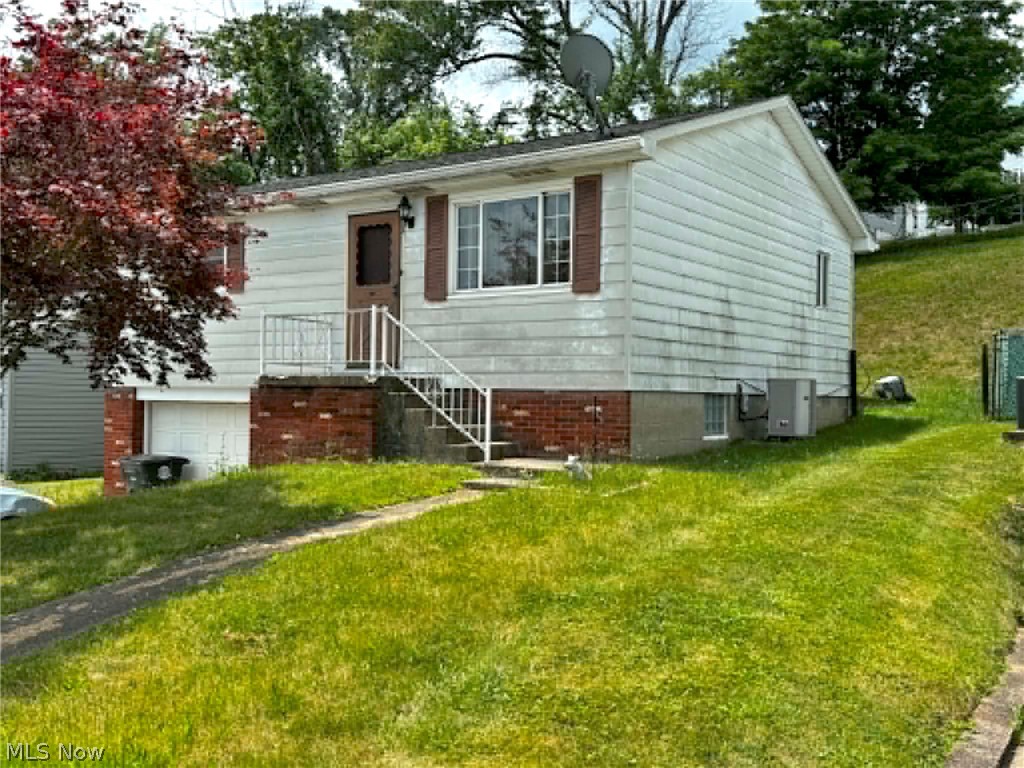205 Canterbury Boulevard Property Photo 2