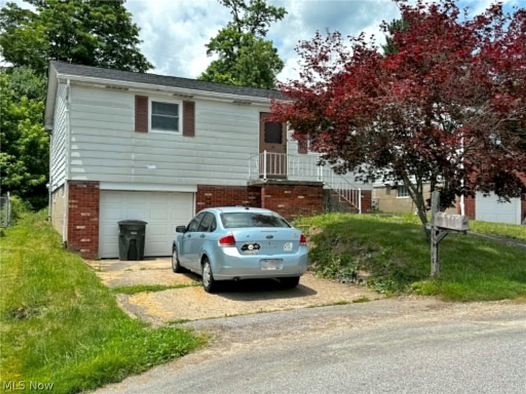 205 Canterbury Boulevard Property Photo 3