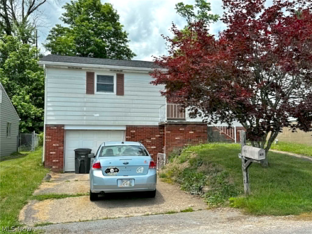 205 Canterbury Boulevard Property Photo 4