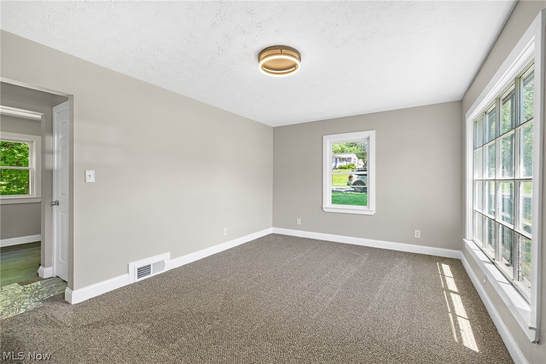1371 Krumroy Road Property Photo 4
