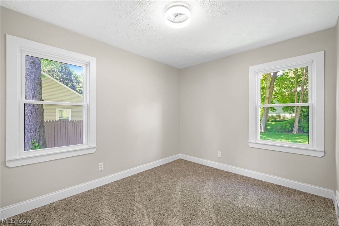 1371 Krumroy Road Property Photo 8