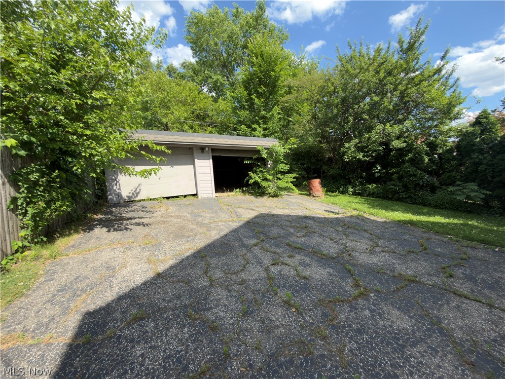 4101 E 64th Street Property Photo 15