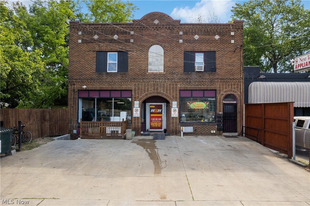 1305 Brown Street Property Photo 1