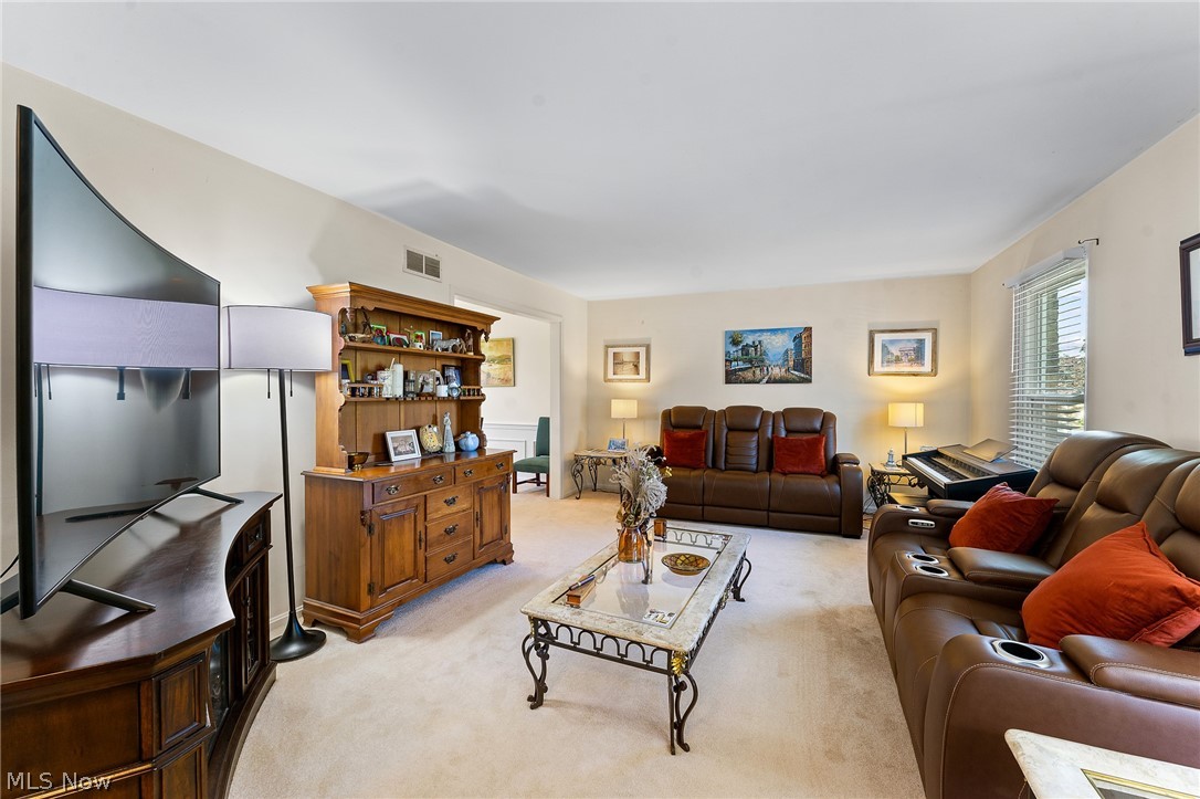 147 Mayflower Drive Property Photo 2