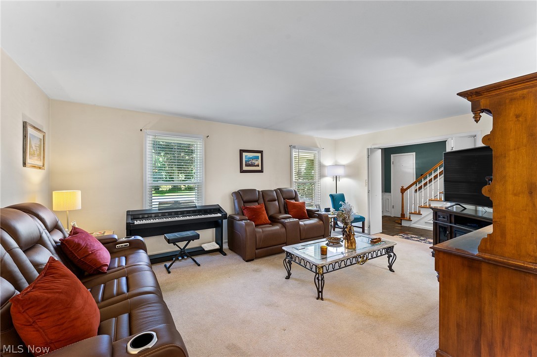 147 Mayflower Drive Property Photo 3