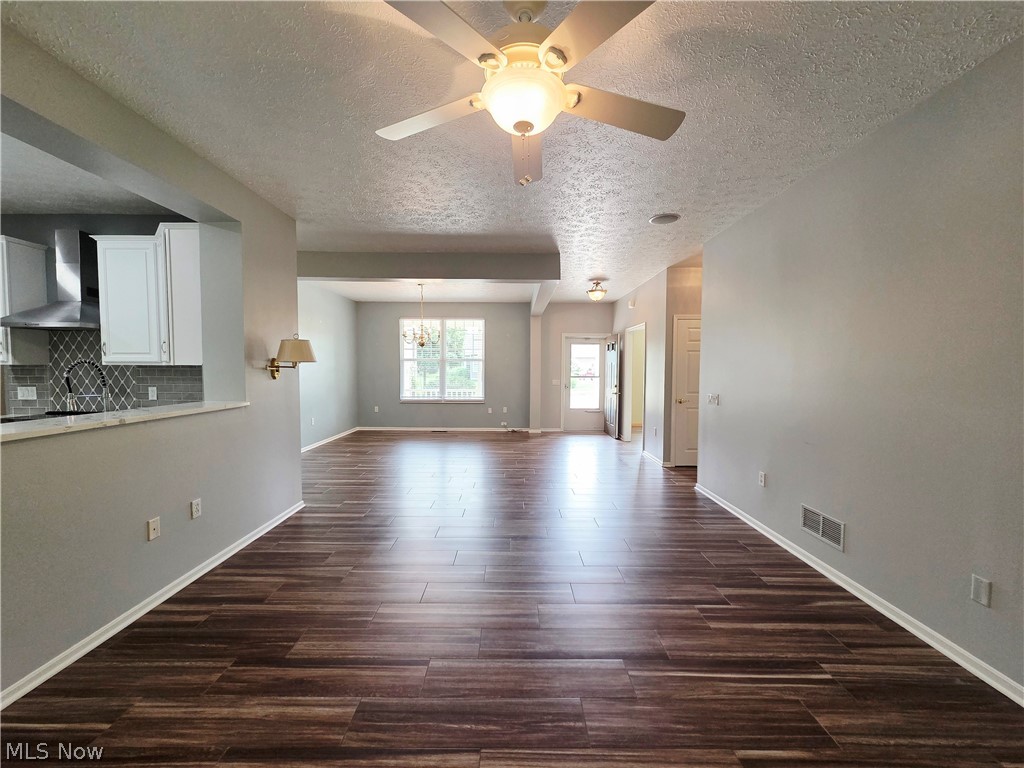 1901 Pembrooke Lane Property Photo 8