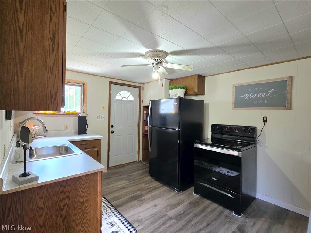 2335 W River Road Property Photo 11