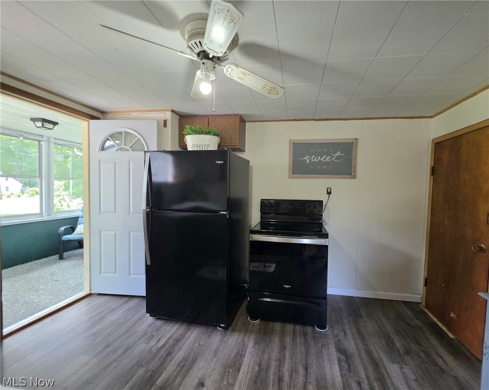2335 W River Road Property Photo 13