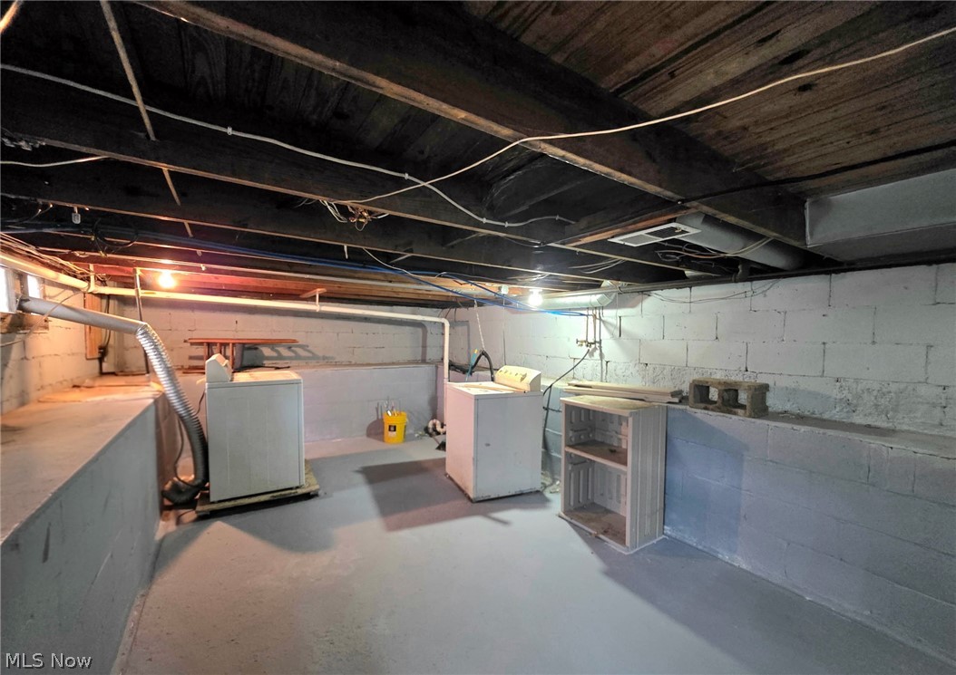 2335 W River Road Property Photo 28
