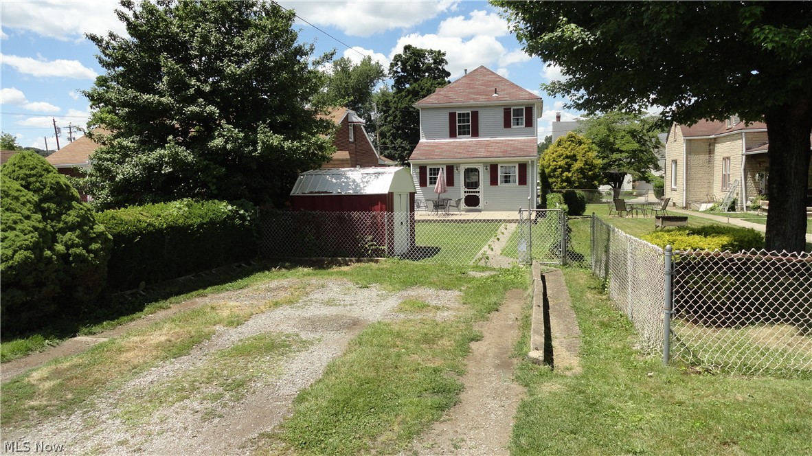 128 Columbia Property Photo 5