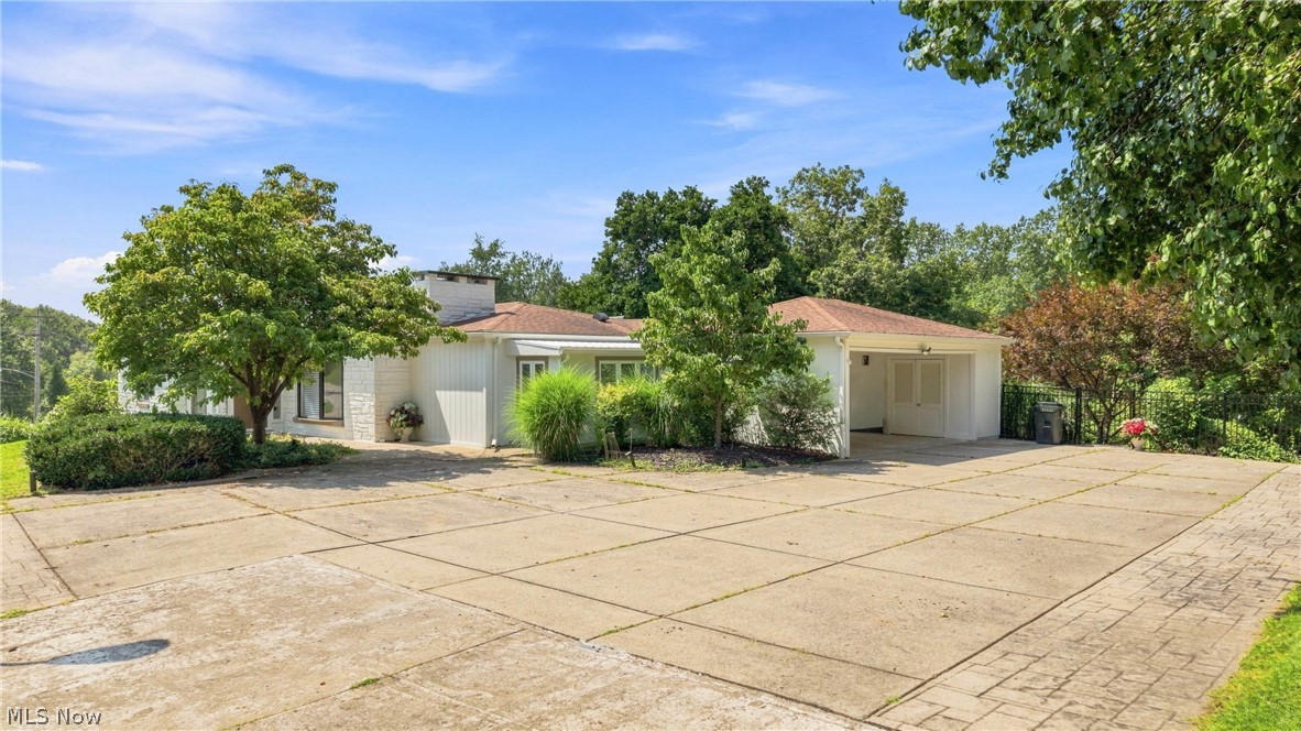 789 Colegate Drive Property Photo 1
