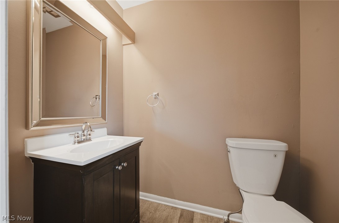 824 S Chillicothe Road 2 Property Photo 13