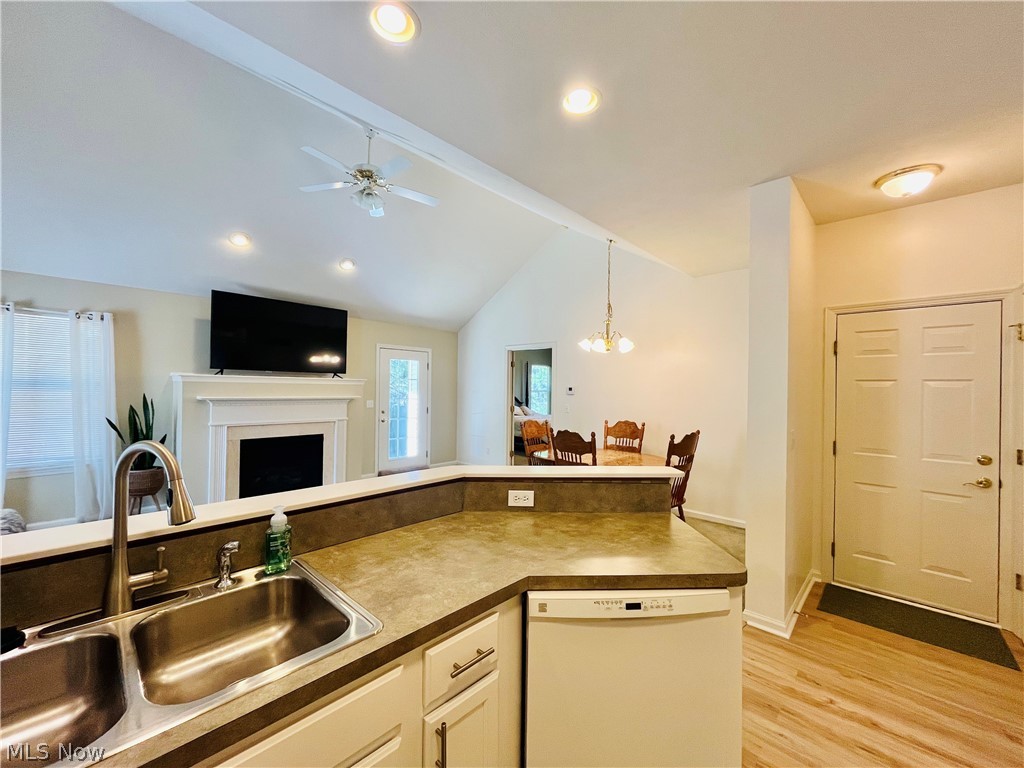 1205 E Mallard Drive Property Photo 3
