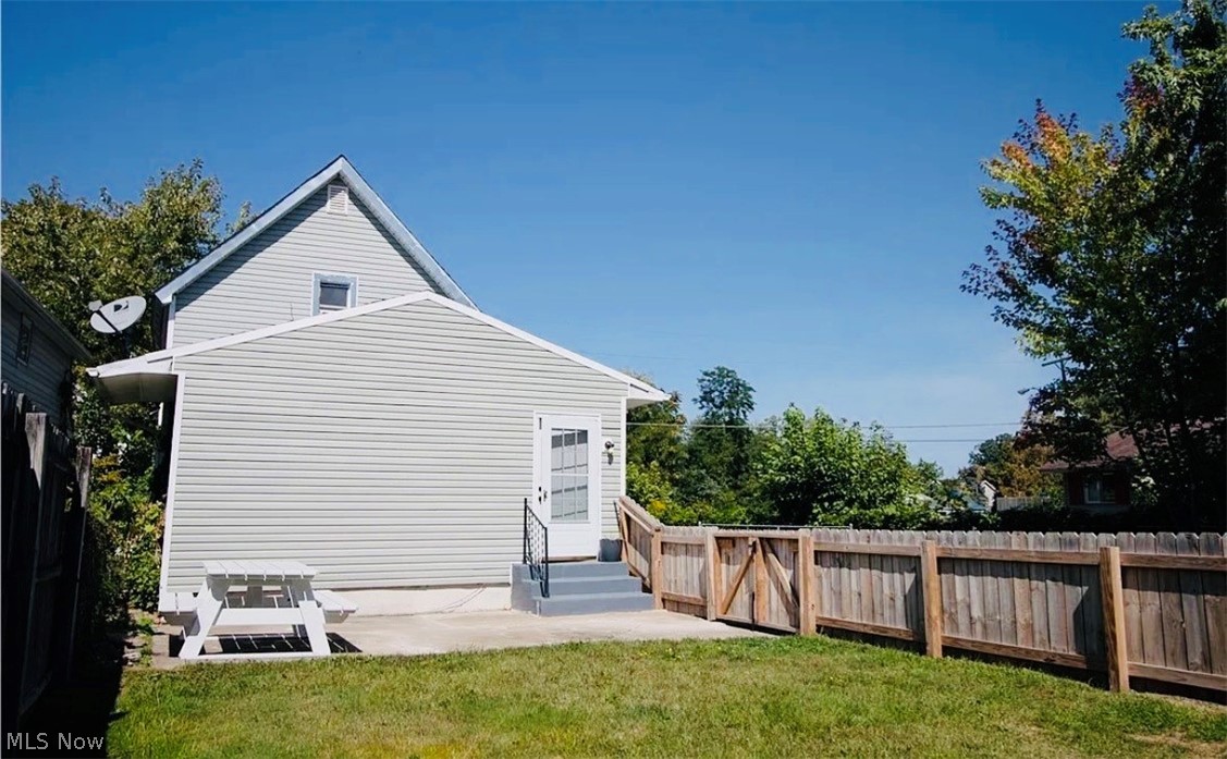 1614 E 49th Street Property Photo 2