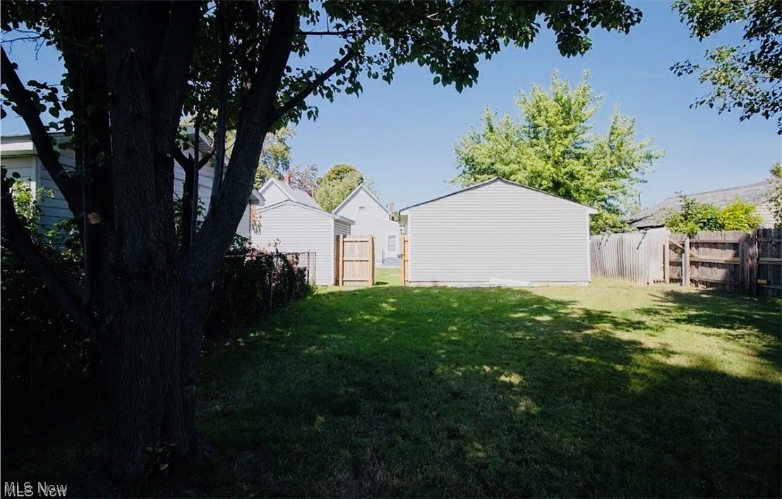 1614 E 49th Street Property Photo 5