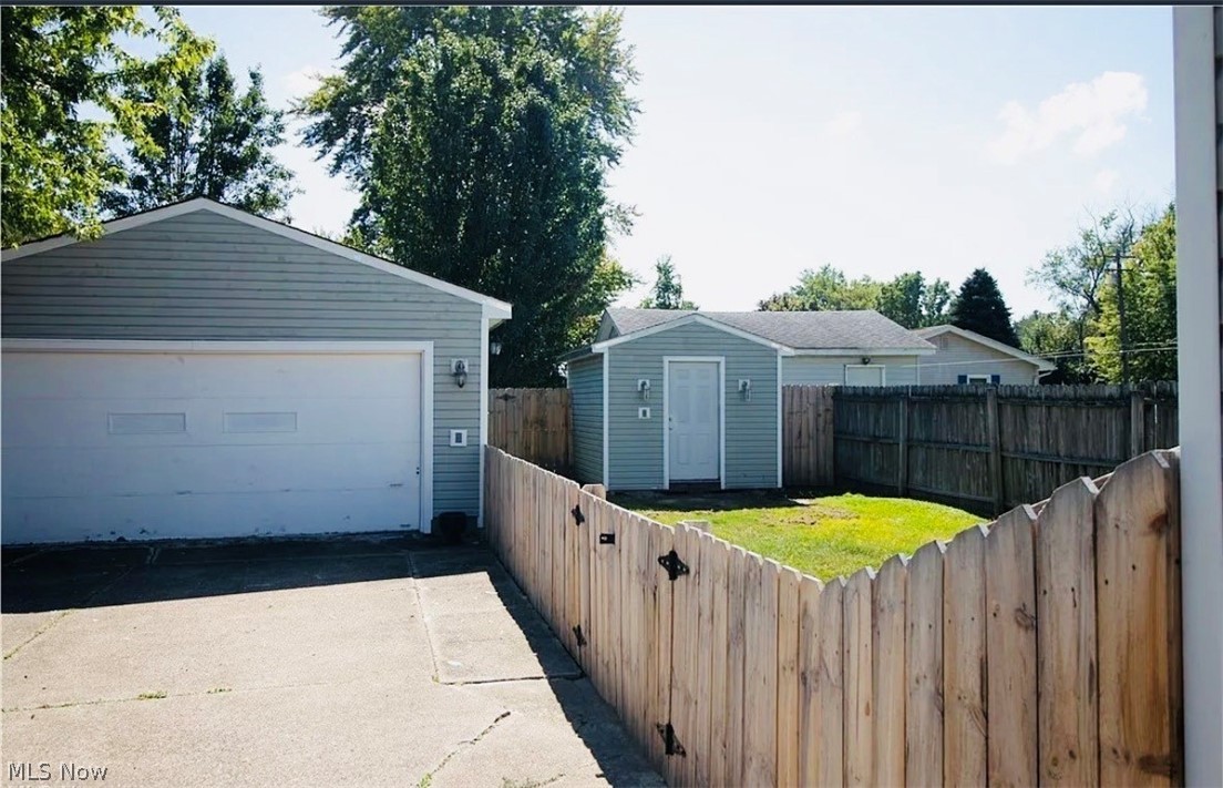 1614 E 49th Street Property Photo 15