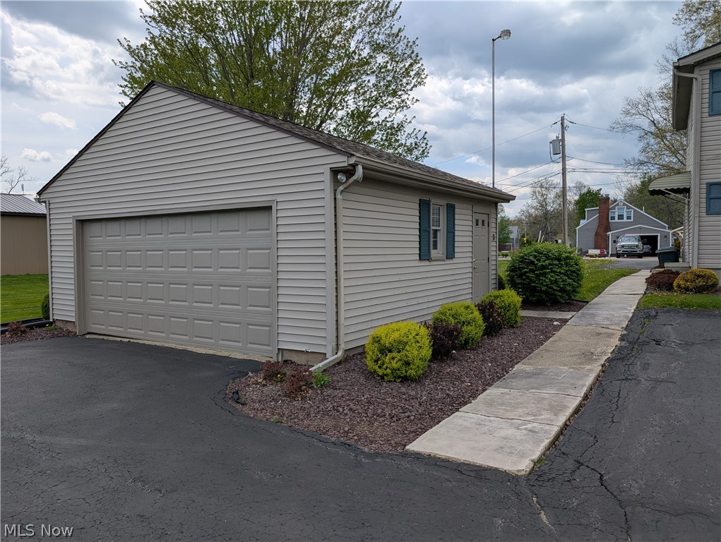 17991 Mahoning Avenue Property Photo 9