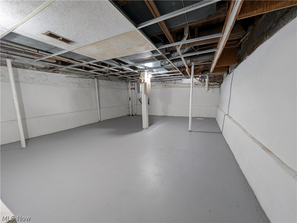 17991 Mahoning Avenue Property Photo 35