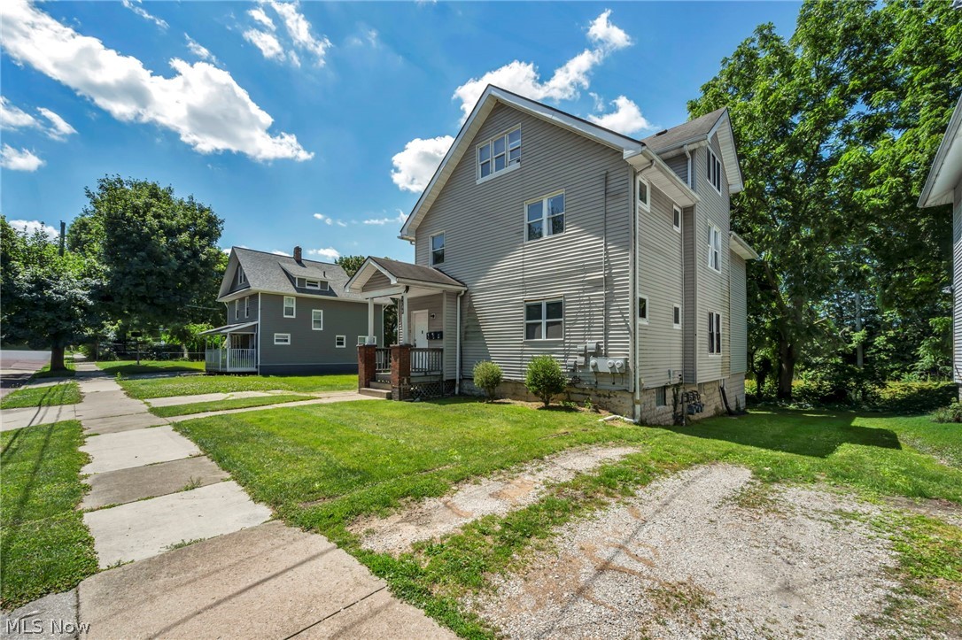 1288 Pondview Avenue Property Photo 2