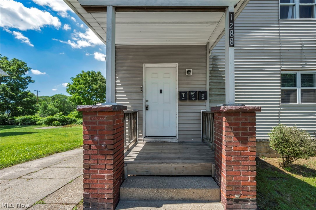 1288 Pondview Avenue Property Photo 4