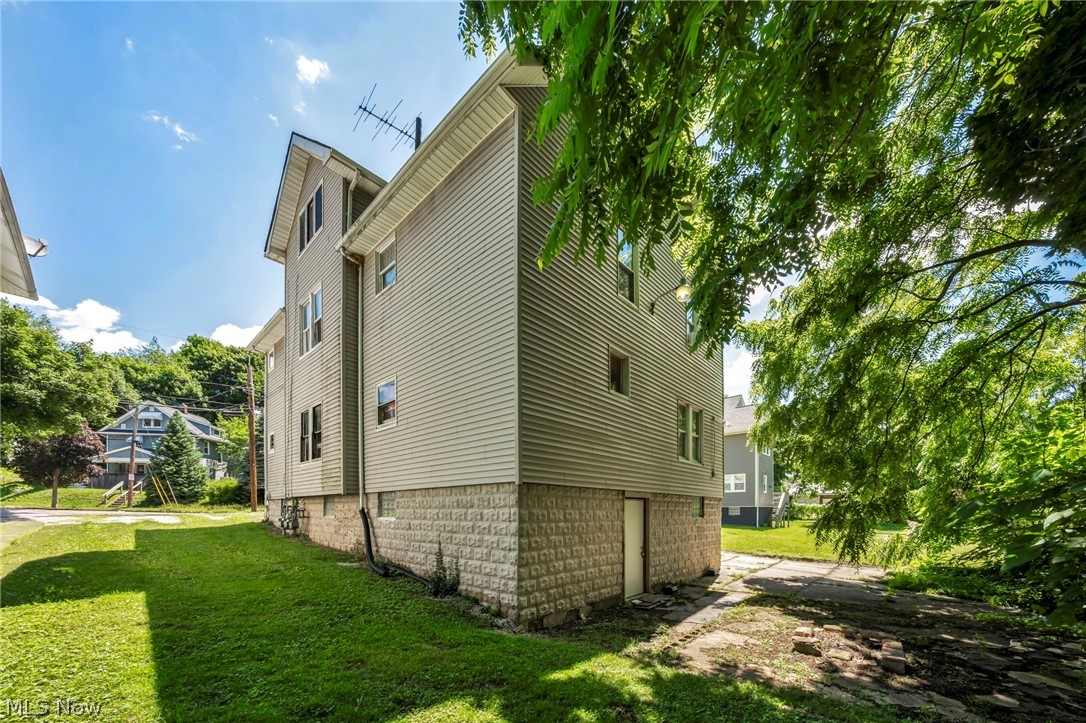 1288 Pondview Avenue Property Photo 5