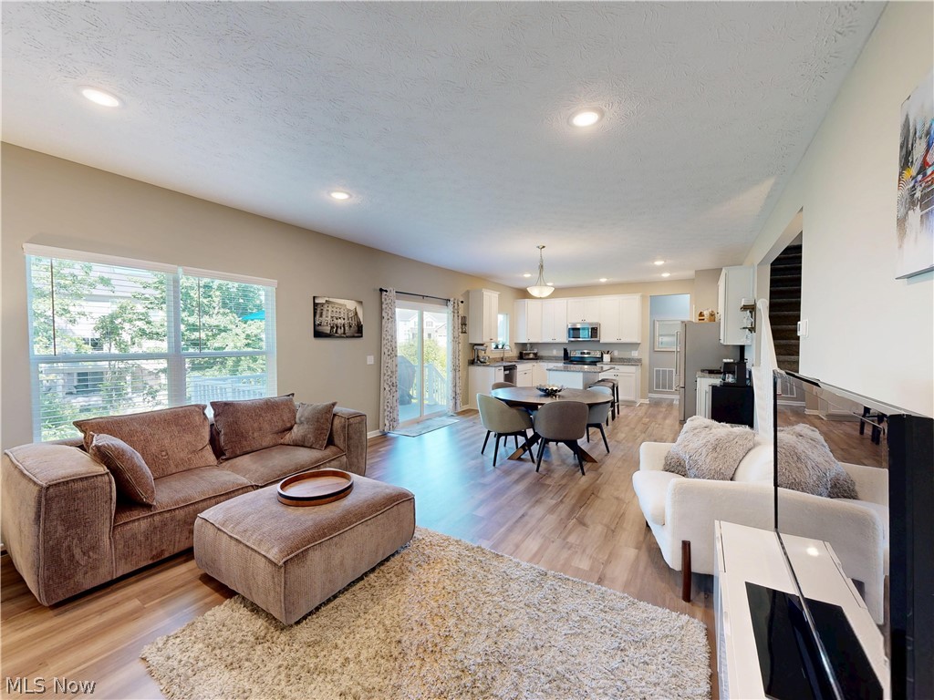 1223 Selena Grove Property Photo 6