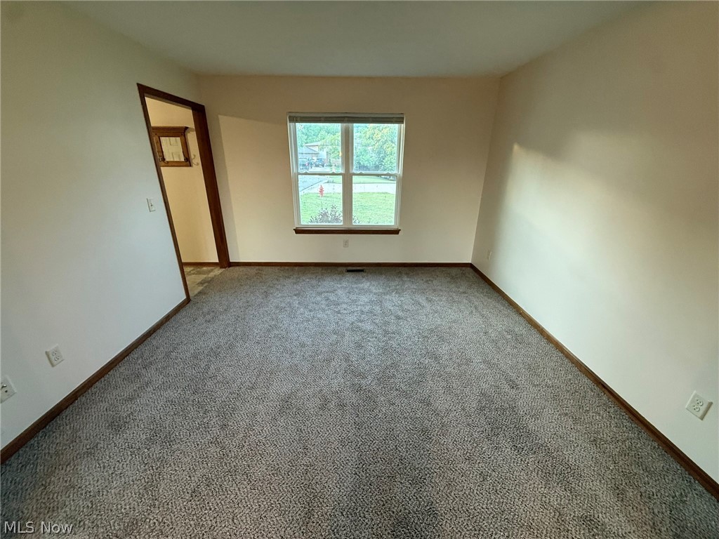 9724 Lafont Circle Ne Property Photo 6
