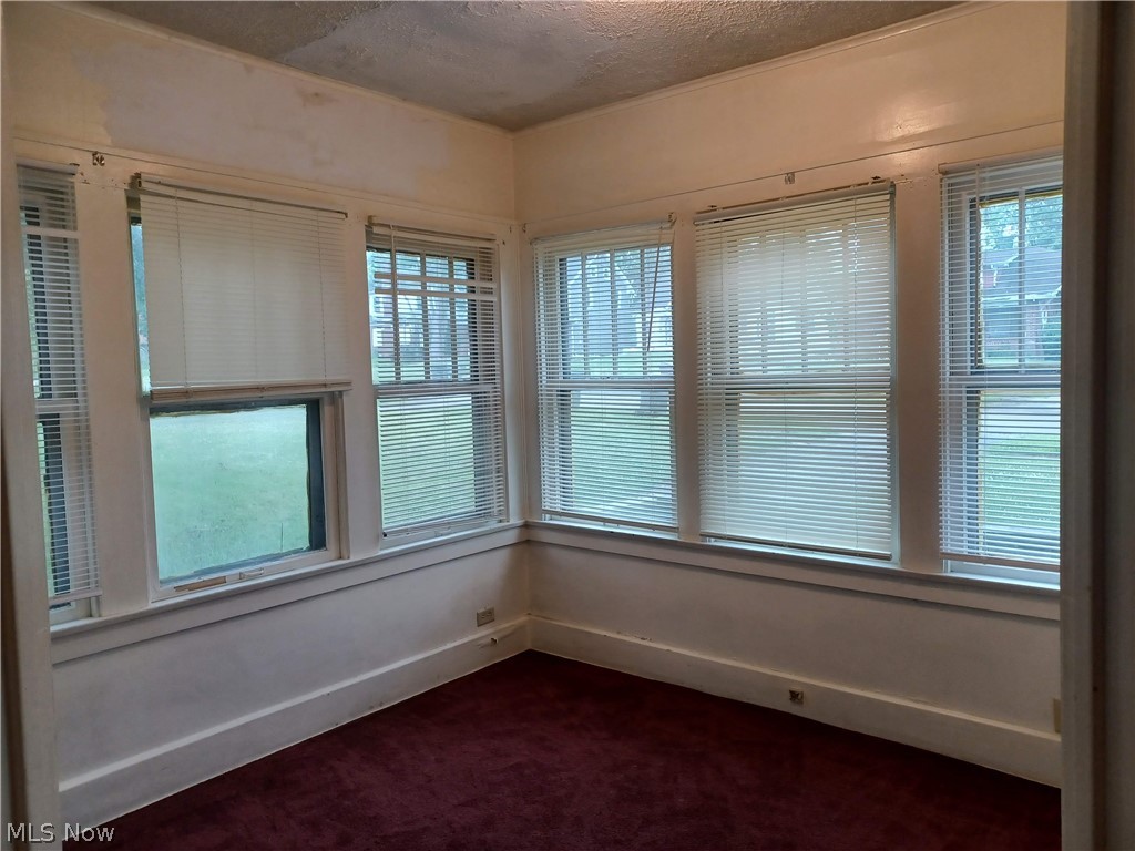 918 Winona Drive Property Photo 3