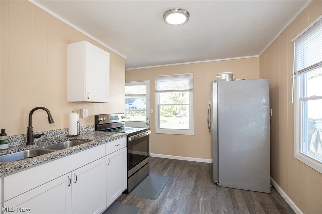 4144 Riverside Drive Property Photo 6