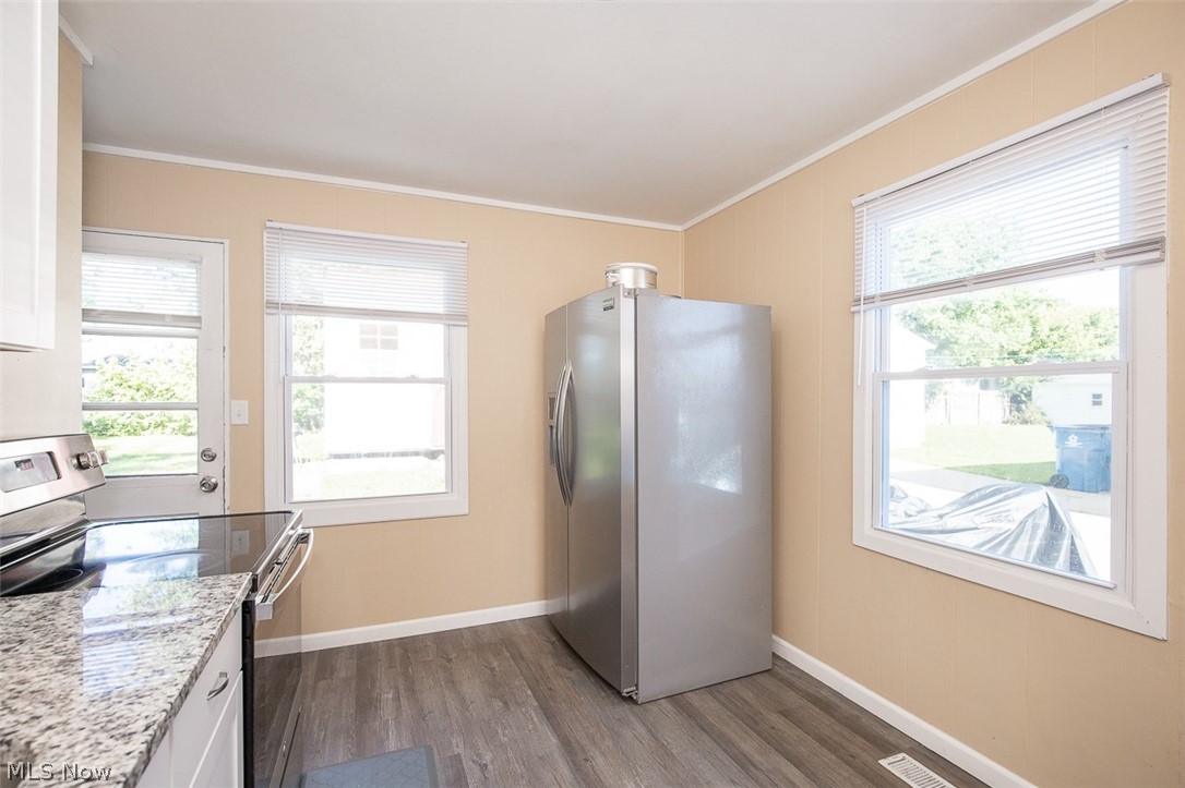 4144 Riverside Drive Property Photo 8