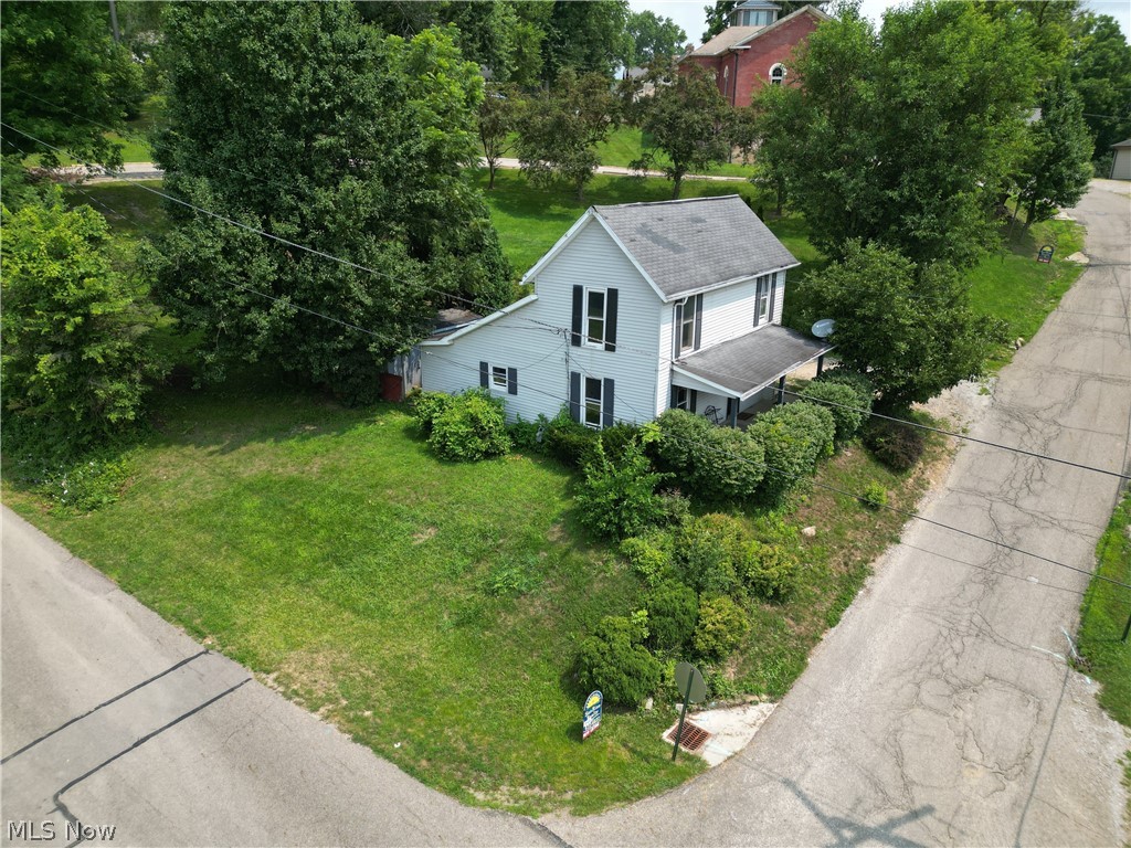 201 Center Street Property Photo 2