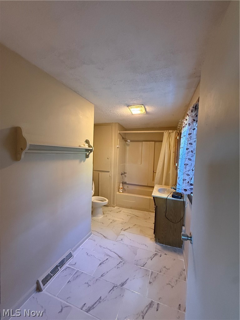 201 Center Street Property Photo 19