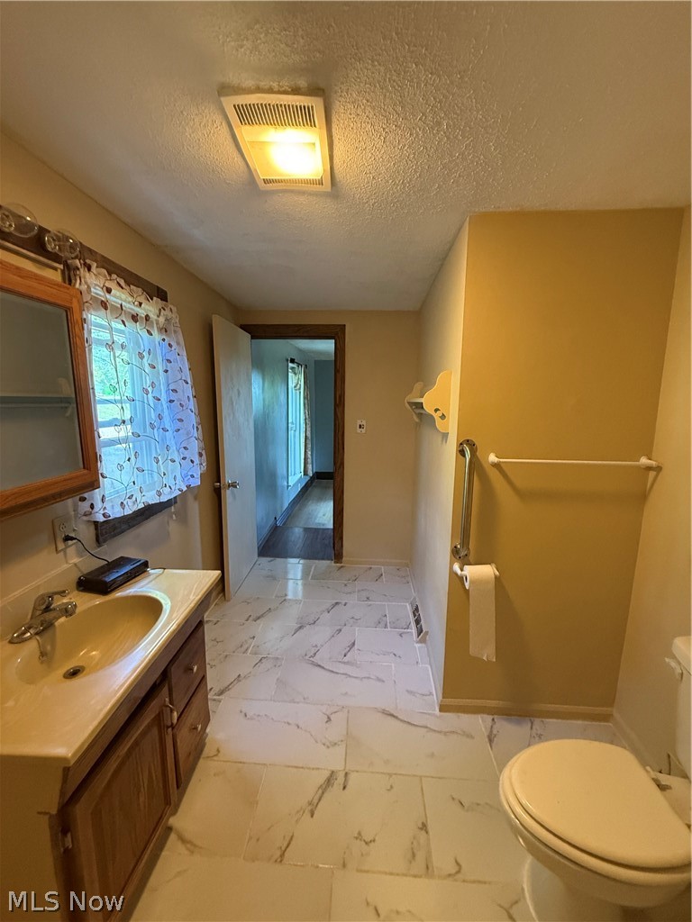 201 Center Street Property Photo 20