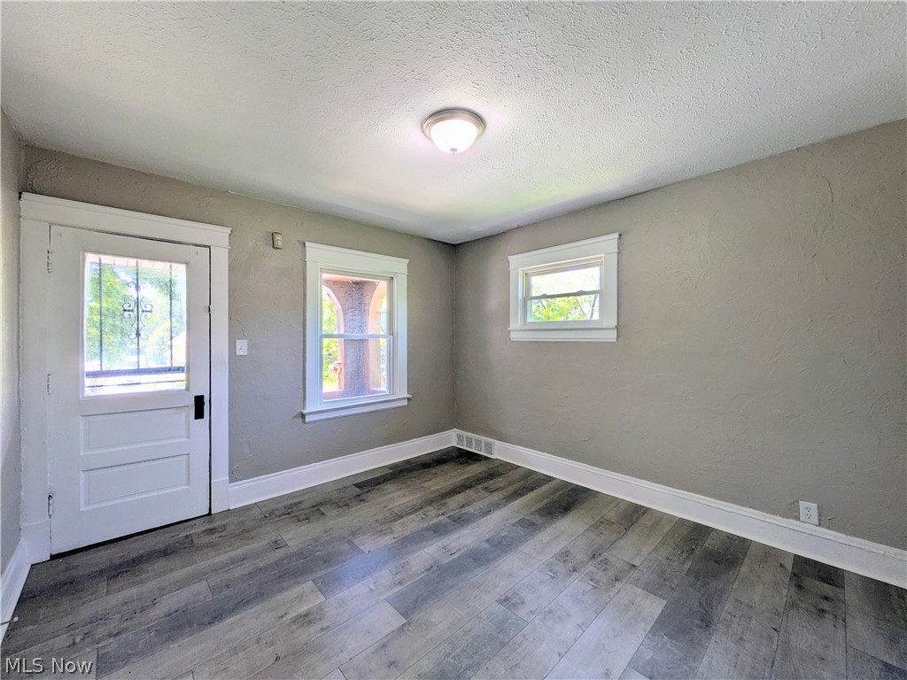 12905 Griffing Avenue Property Photo 5