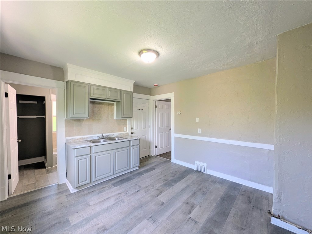 12905 Griffing Avenue Property Photo 7